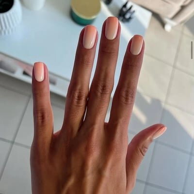 unghie french corte sfumate